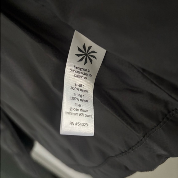 Athleta Downalicious Puffer Vest - Picture 2 of 3